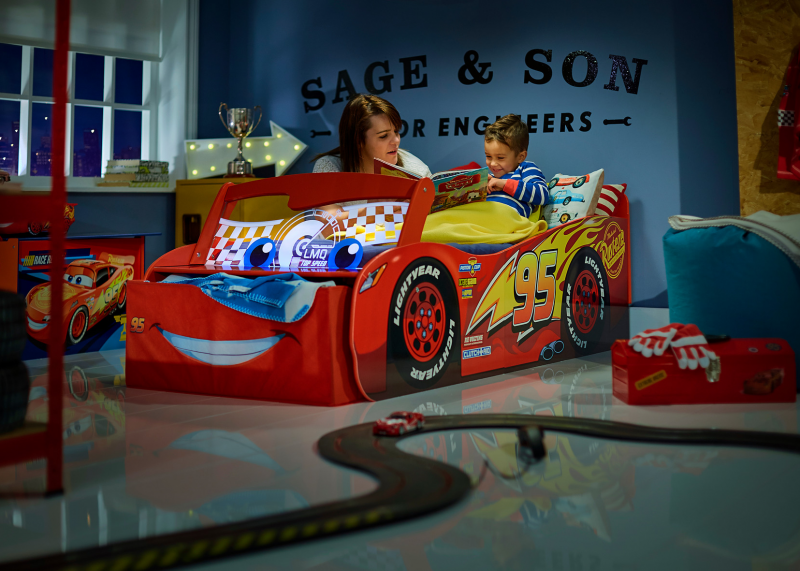enthousiasme tempo risico Autobed Lightning McQueen met lichtgevend raam | Kinderbedden |  JeEigenKamer.nl