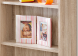 Detail boekenkast Deck met vaste schappen waardoor geen zichtbare gaatjes te zien zijn