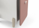 Detailfoto van een massief houten pootje en het deurtje van het bureau Sapphire